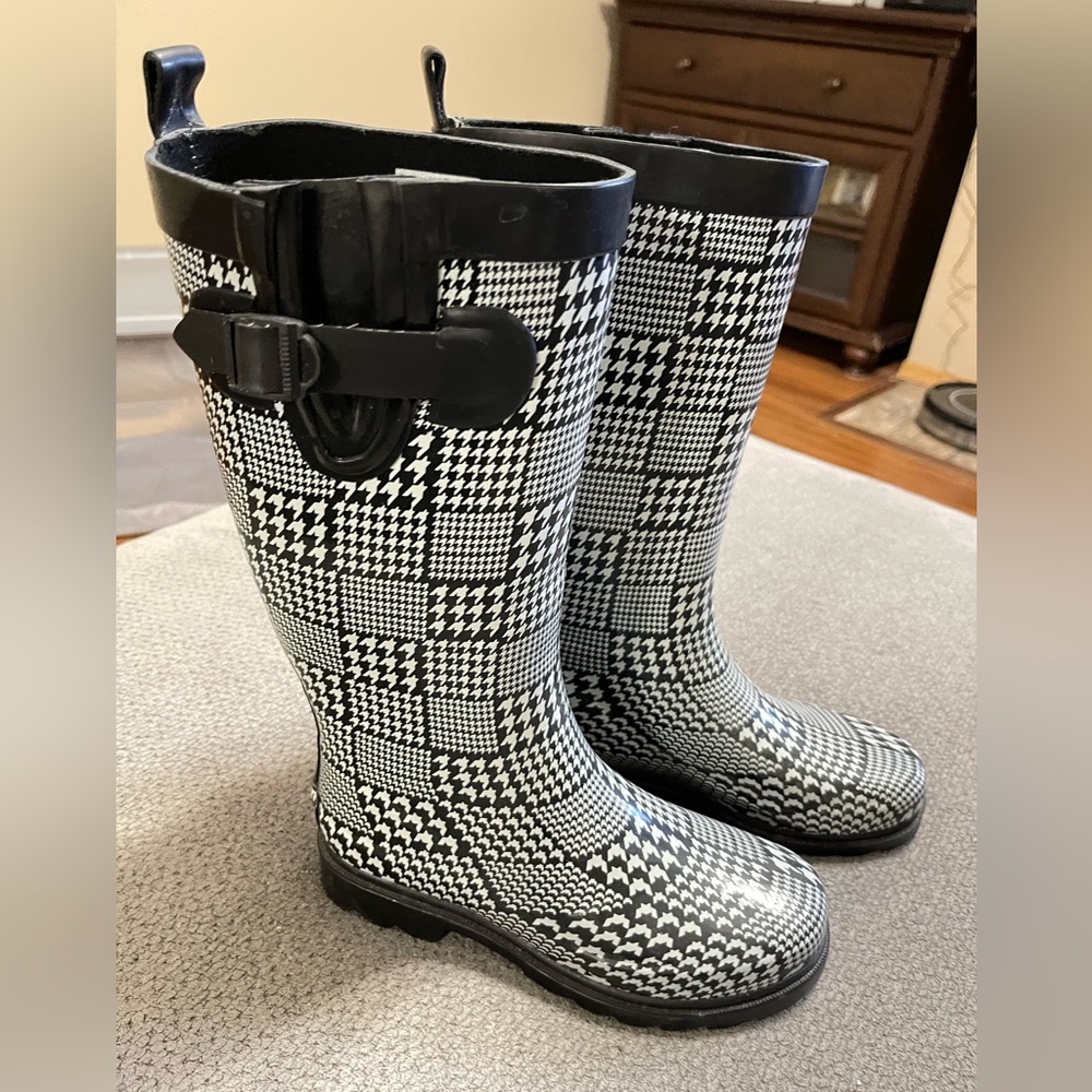 Austin Trading Co Herringbone Print Rubber Water Boots